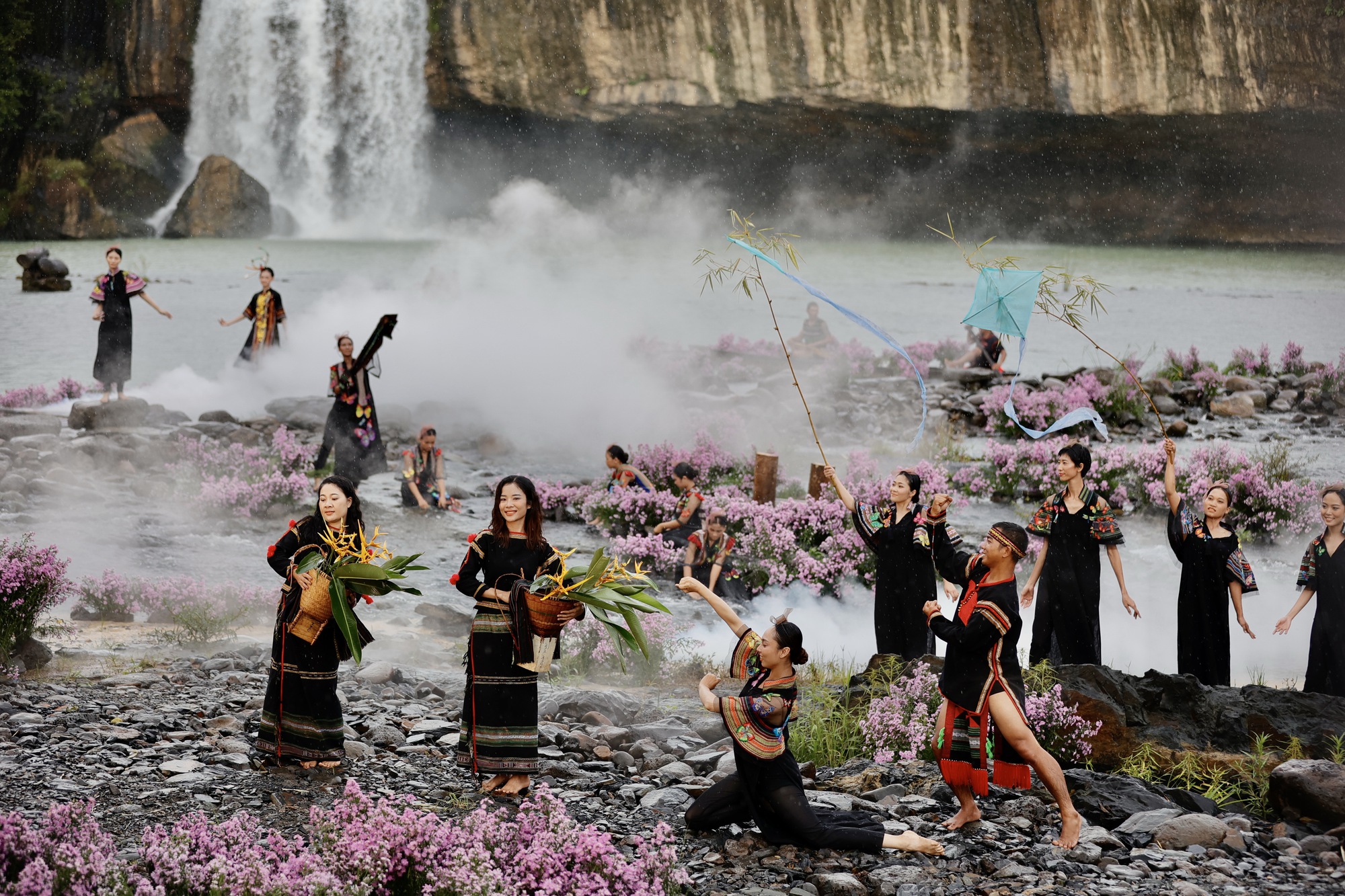 Desfile de moda honra la cultura de las tierras de Altiplanicie Occidental