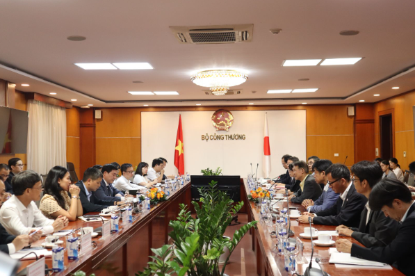 Vietnam y Japón dinamizan cooperación comercial