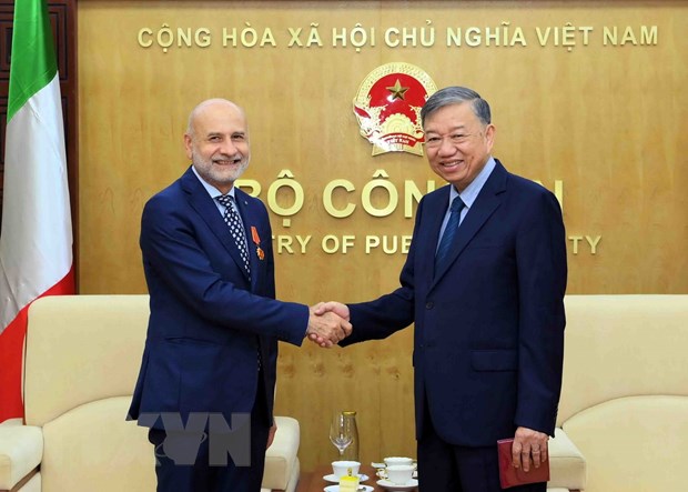 Fortalecen la cooperación en campo de aplicación de la ley entre Vietnam e Italia