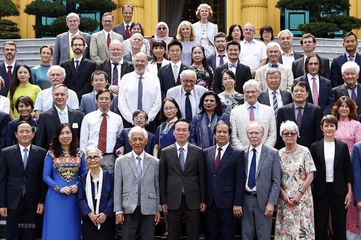 Vietnam considera a la ciencia, la tecnología y educación como prioridades del país