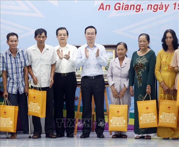 El Presidente de Vietnam visita una comuna de nueva ruralidad avanzada en An Giang