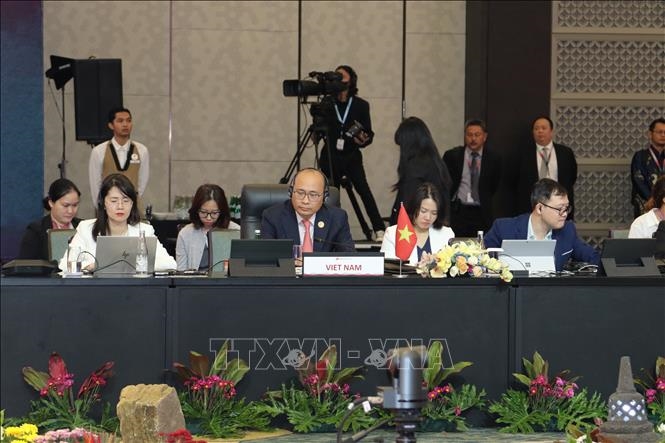 La ASEAN y la UE se comprometen a fomentar las relaciones comerciales y de inversión