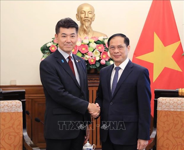 Canciller vietnamita recibe al presidente del Partido Democrático Constitucional de Japón