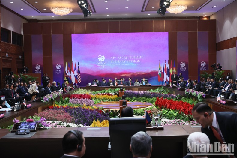 Comienza en Yakarta la 43ª Cumbre de la ASEAN