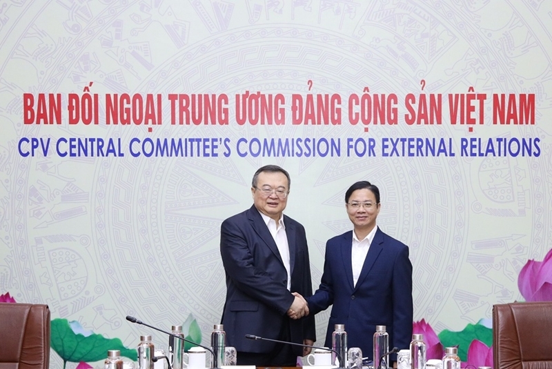 “La situación internacional y regional y las relaciones Vietnam – China”