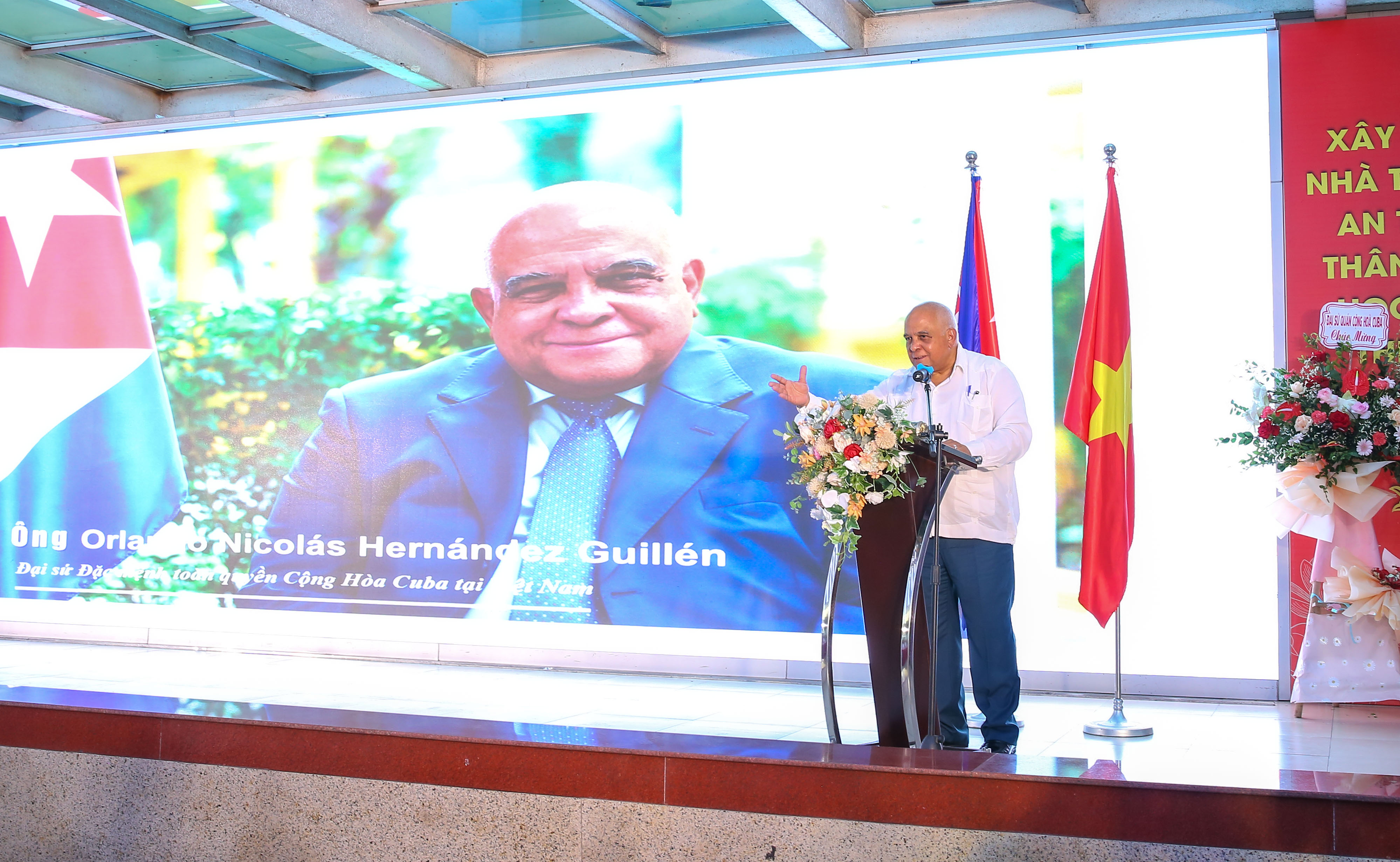 Vietnam y Cuba revitalizan las relaciones de amistad especial y solidaridad tradicional