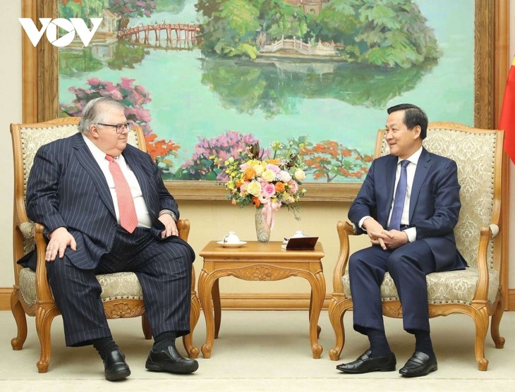 Viceprimer ministro de Vietnam recibe al director general del Banco de Pagos Internacionales