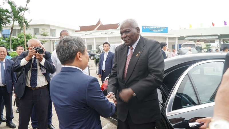 El Presidente del Parlamento cubano visita Quang Binh