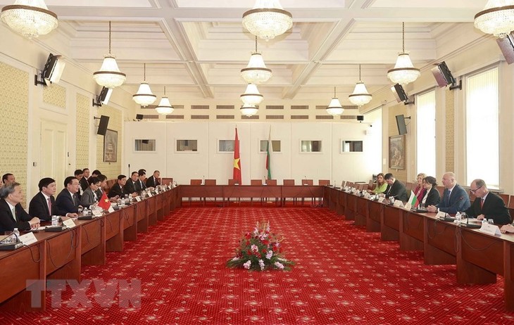 Los parlamentos de Vietnam y Bulgaria intensificarán la cooperación e impulsarán los acuerdos alcanzados