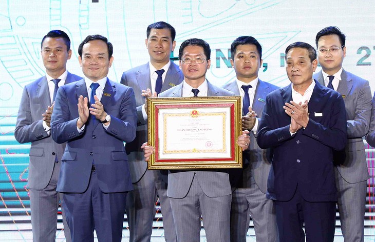 La Asociación de Jóvenes Empresarios de Hanói recibe la Medalla del Trabajo de Segunda Clase