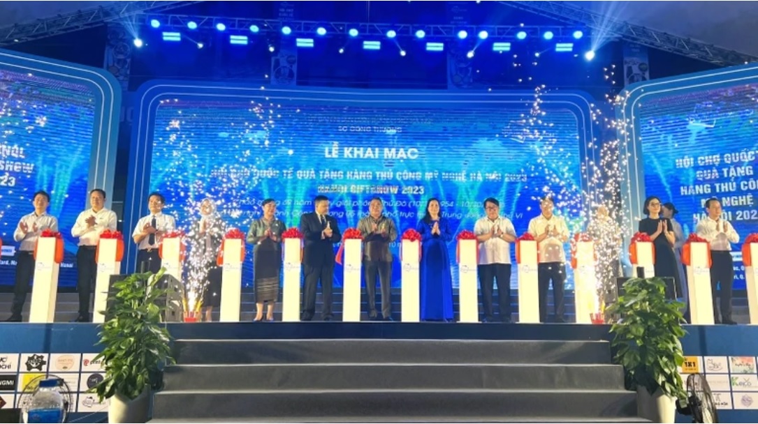 Inauguran en Hanoi la Feria Internacional de Regalos Artesanales