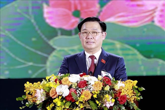 Ceremonia conmemorativa por los 60 años de la fundación de la ciudad Vinh