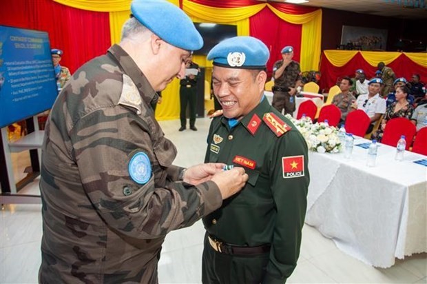 UNMISS otorga Medalla de Mantenimiento de la Paz de la ONU a tres oficiales de Seguridad Pública vietnamitas