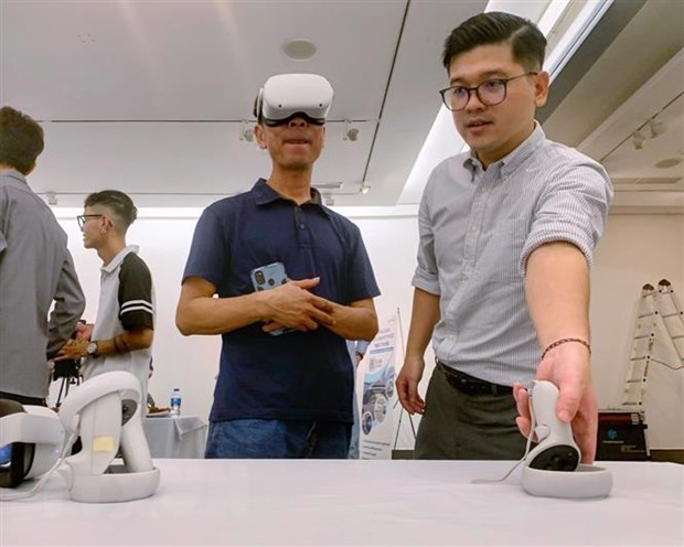 Presentación del primer espacio de exposición de arte en línea de Vietnam