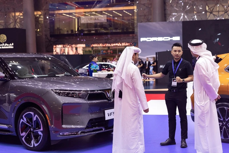 VinFast presenta varios modelos de coches eléctricos en el Salón Internacional del Automóvil 2023 de Qatar