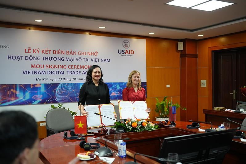 Estados Unidos apoya a Vietnam para impulsar el comercio digital