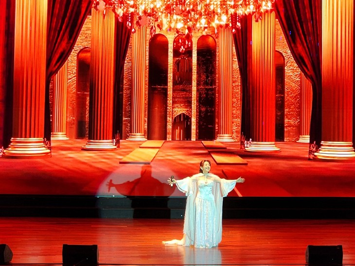 Fascinante noche de musicales británicos celebrada en Da Nang