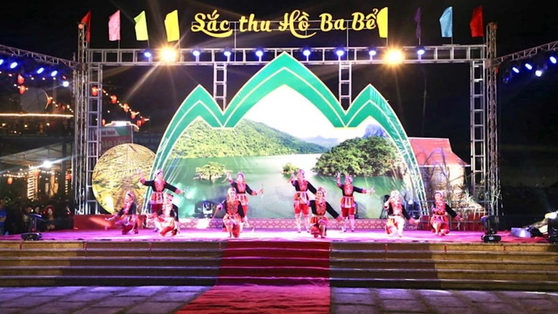 Inauguran programa Colores otoñales del lago Ba Be