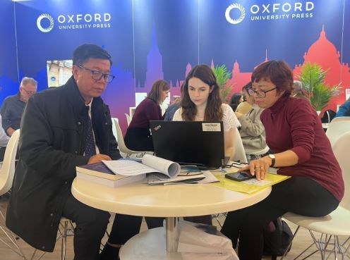 Editorial vietnamita participa en Feria del Libro de Frankfurt 2023