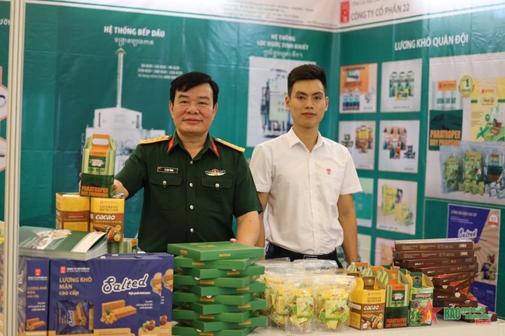 Inauguración de la Exposición de Producción Económica de Defensa Vietnam-Camboya 2023