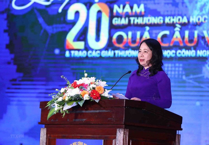 Celebran 20 ° aniversario de los premios Globo de Oro de ciencia y tecnología