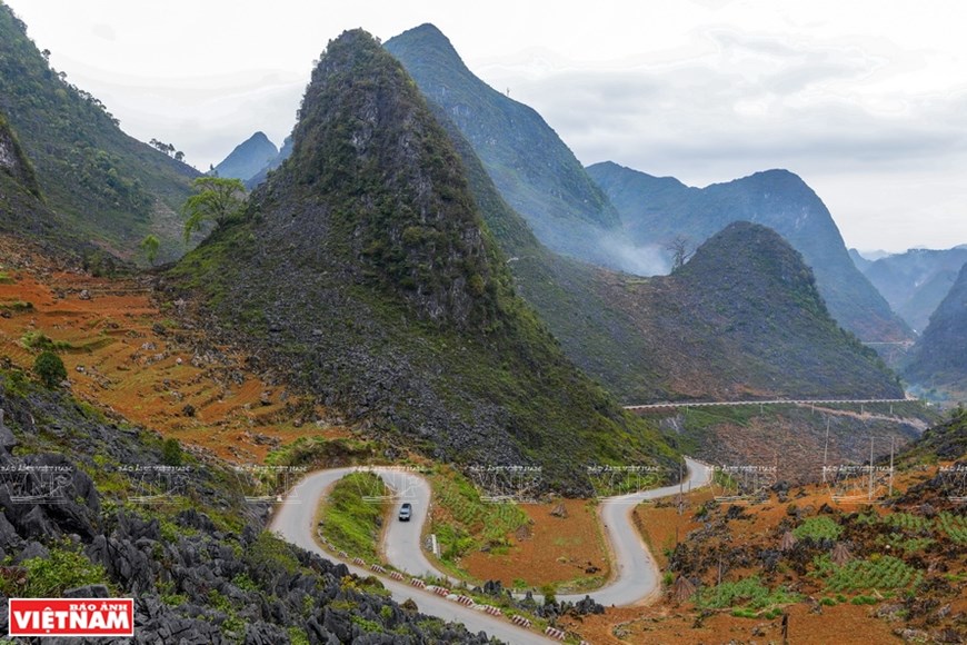 Pai Lung- Pendiente con forma de signo de interrogación