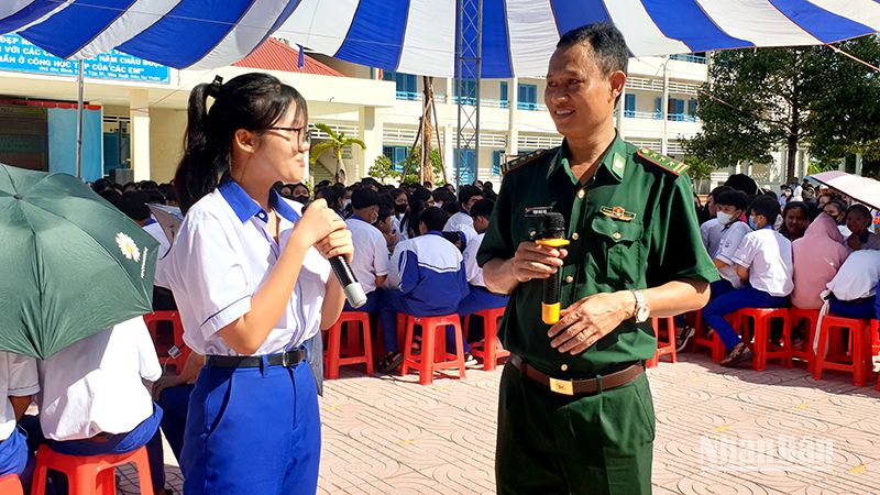 Exposición digital Hoang Sa, Truong Sa de Vietnam en los colegios