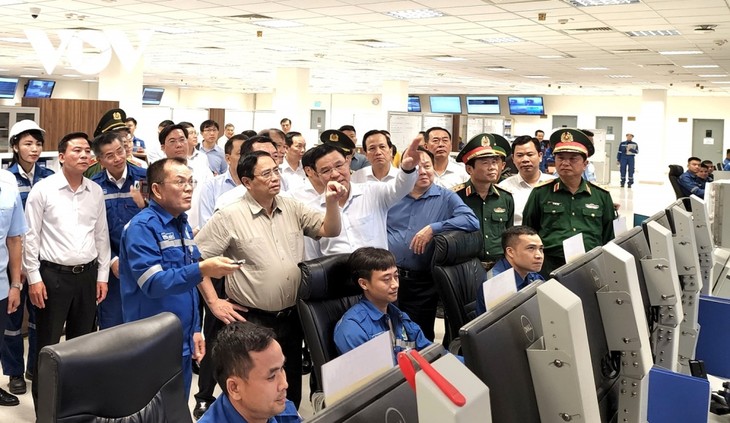 El Primer Ministro revisa implementación de proyectos clave en zona económica de Nghi Son