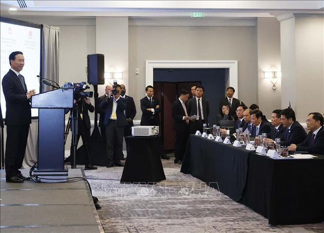 Mesa redonda de conexión de empresas y localidades vietnamitas y estadounidenses