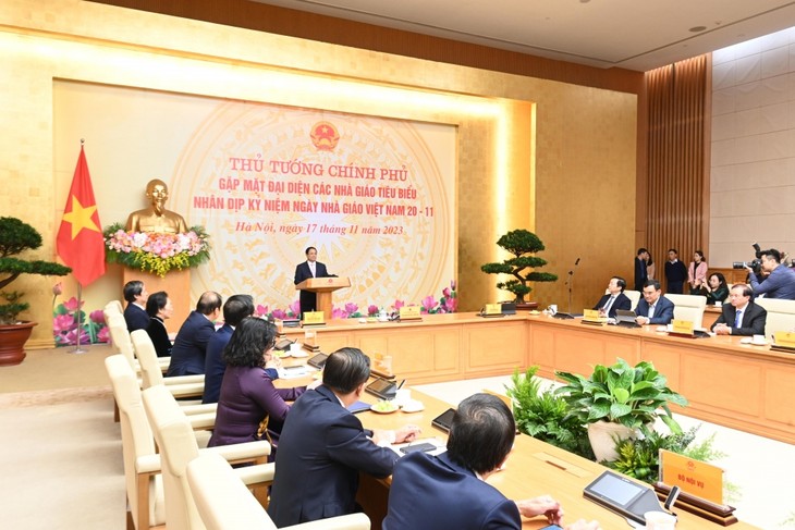 Primer Ministro de Vietnam enfatiza contribuciones de profesores en ocasión del Día Nacional del Maestro