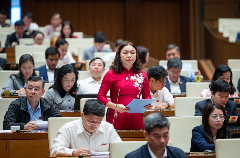 El Parlamento de Vietnam debate la aplicación de sentencias y la lucha anticorrupción
