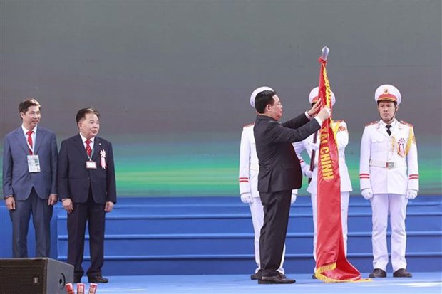 Presidente del Parlamento asiste a ceremonia del 60 ° aniversario de Academia de Finanzas de Vietnam