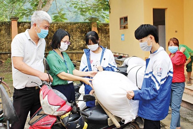 Apoyan a estudiantes vietnamitas en zonas extremadamente difíciles