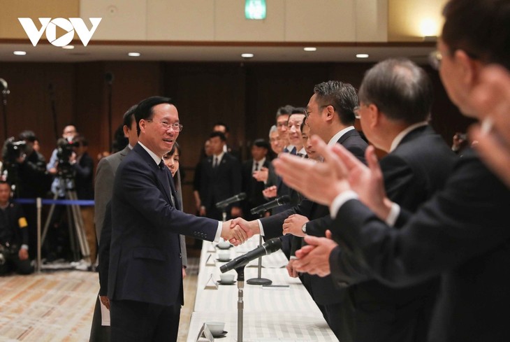 Presidente vietnamita se reúne con gobernador de Fukuoka y dirigentes de Kyushu