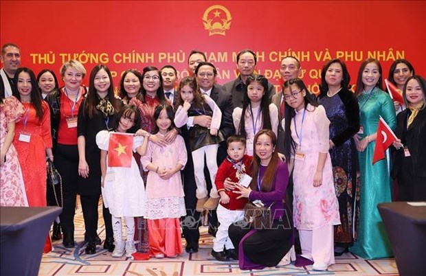 Premier vietnamita se reúne con comunidad coterránea en Turquía