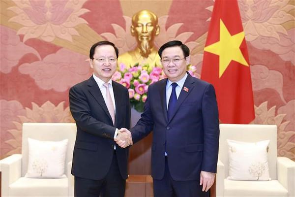 Aprecian aportes de Samsung al desarrollo económico de Vietnam