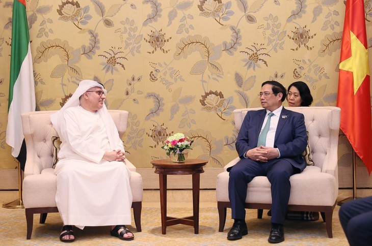 Vietnam y Emiratos Árabes Unidos fortalecen cooperación en recursos humanos