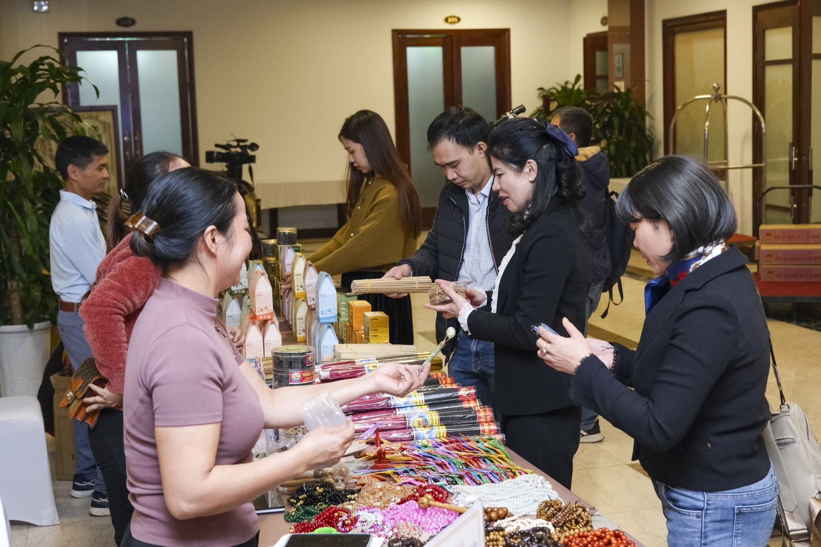 Hanói y otras localidades impulsan la conectividad para promover el programa OCOP