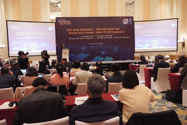 Vietnam debe adoptar el avance tecnológico para promover el crecimiento económico, según evalúan los expertos