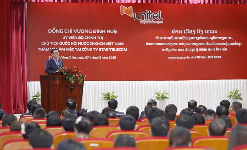 El titular del Parlamento visita la sede de Unitel en Laos