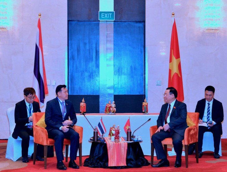 Más cooperación con principales corporaciones tailandesas para el desarrollo nacional