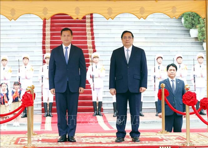 Ceremonia de bienvenida al Primer Ministro de Camboya en Vietnam