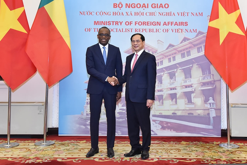 Encuentro entre los Ministros de Asuntos Exteriores de Vietnam y Benín