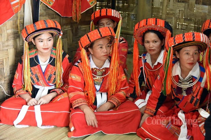 Deslumbrantes atuendos de las mujeres Pa Then