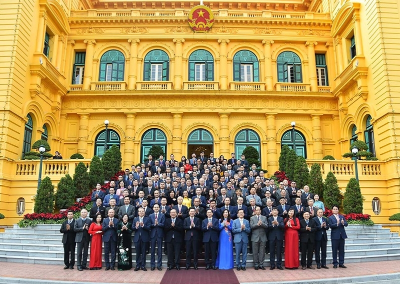 El Presidente se reúne con el cuerpo diplomático de Vietnam acreditado en el extranjero