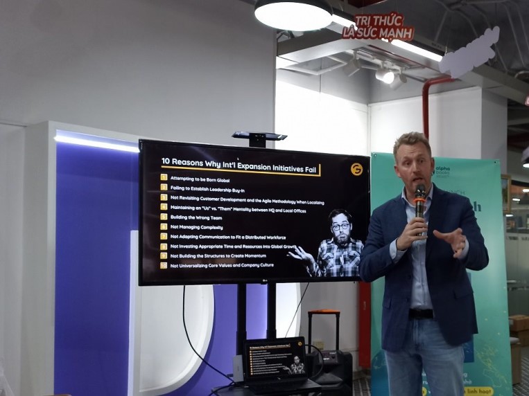 Presentación en Hanói del libro “Global Class”, un manual para la gestión de la internacionalización de las empresas