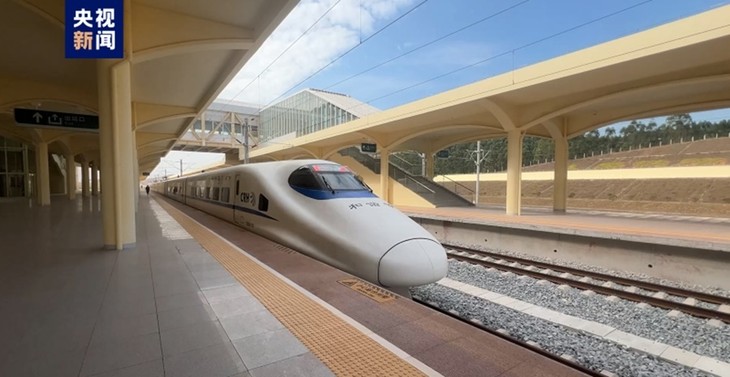 China inaugura primer ferrocarril de alta velocidad a la frontera compartida con Vietnam