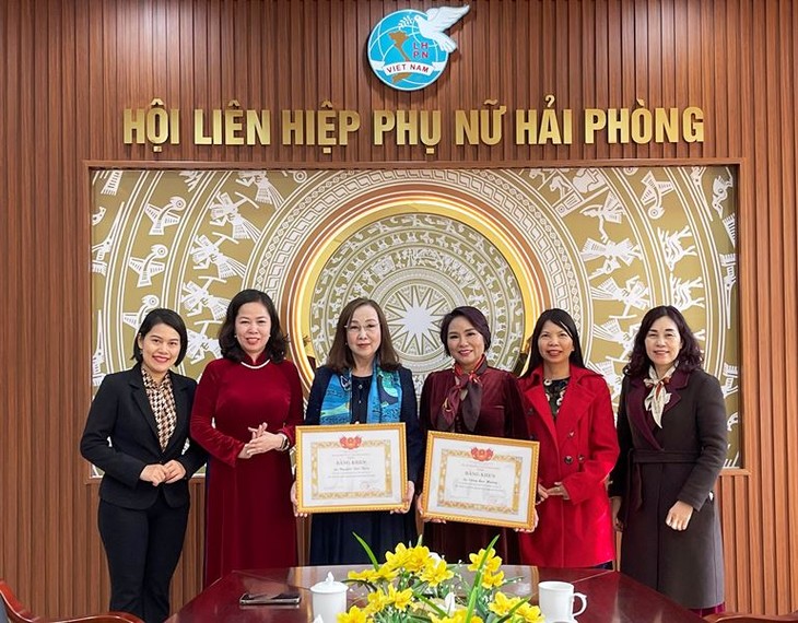 Homenaje a las personas con méritos en el programa “Madrina”