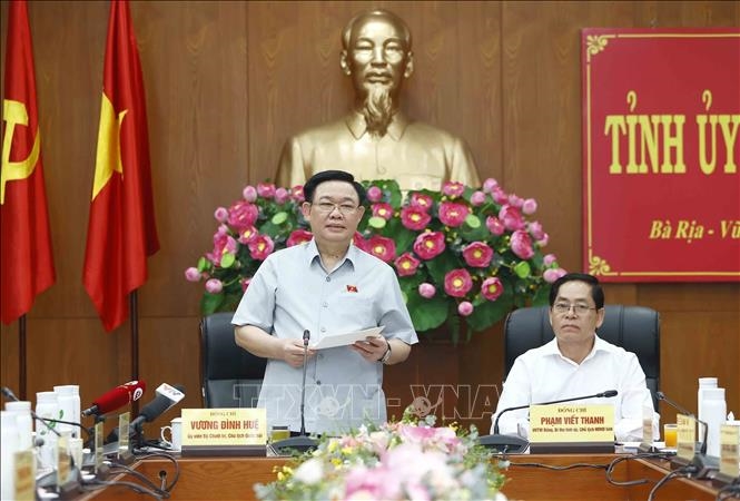 El Presidente del Parlamento orienta el desarrollo de sectores importantes de Ba Ria-Vung Tau