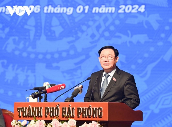 Presidente de la Asamblea Nacional reunido con electores de Hai Phong